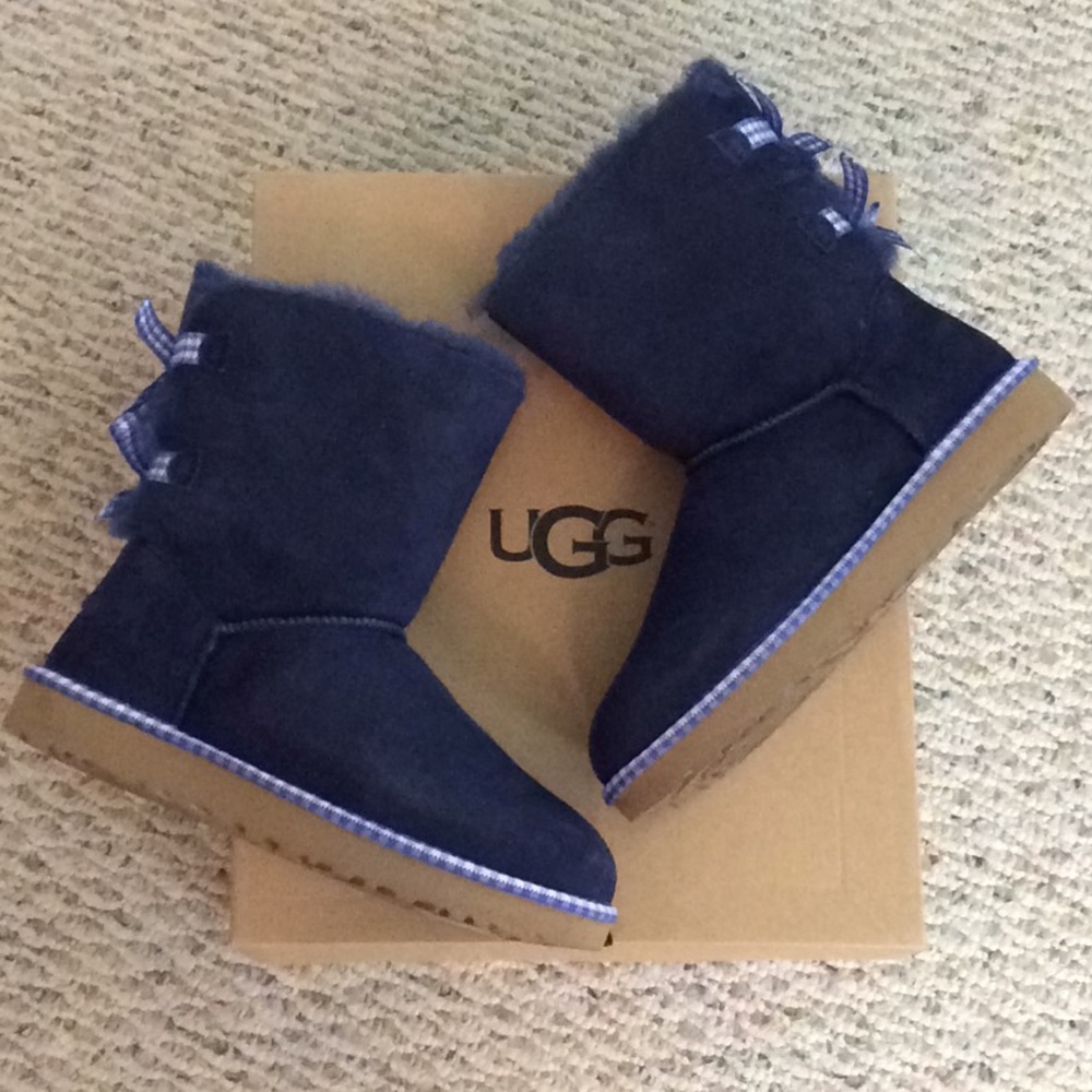 π Authentic UGG blue bailey bow boots- size 9 - Picture 2 of 8